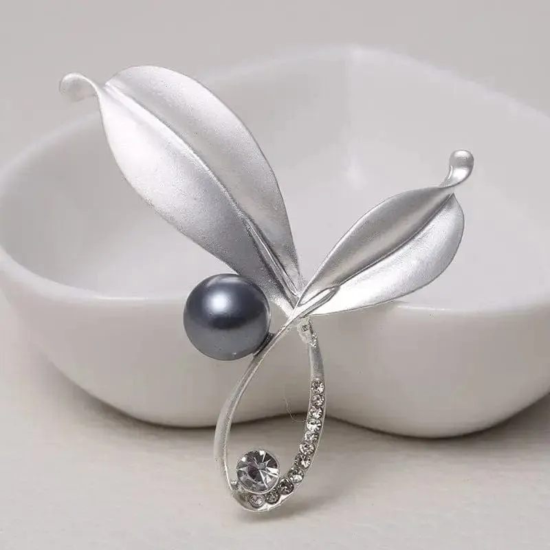 🌟 Vintage Rhinestone Brooch - Classic Elegance Redefined 🌟