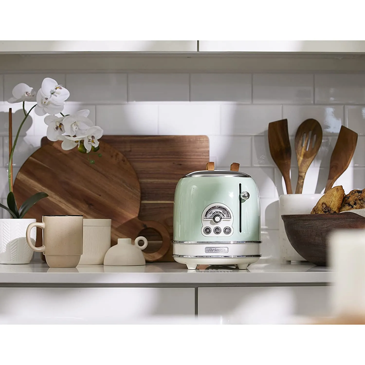 Ariete 155 Vintage 2 Slice Toaster, 810 watt, 6 toasting levels, in stainless steel painted in pastel green colour
