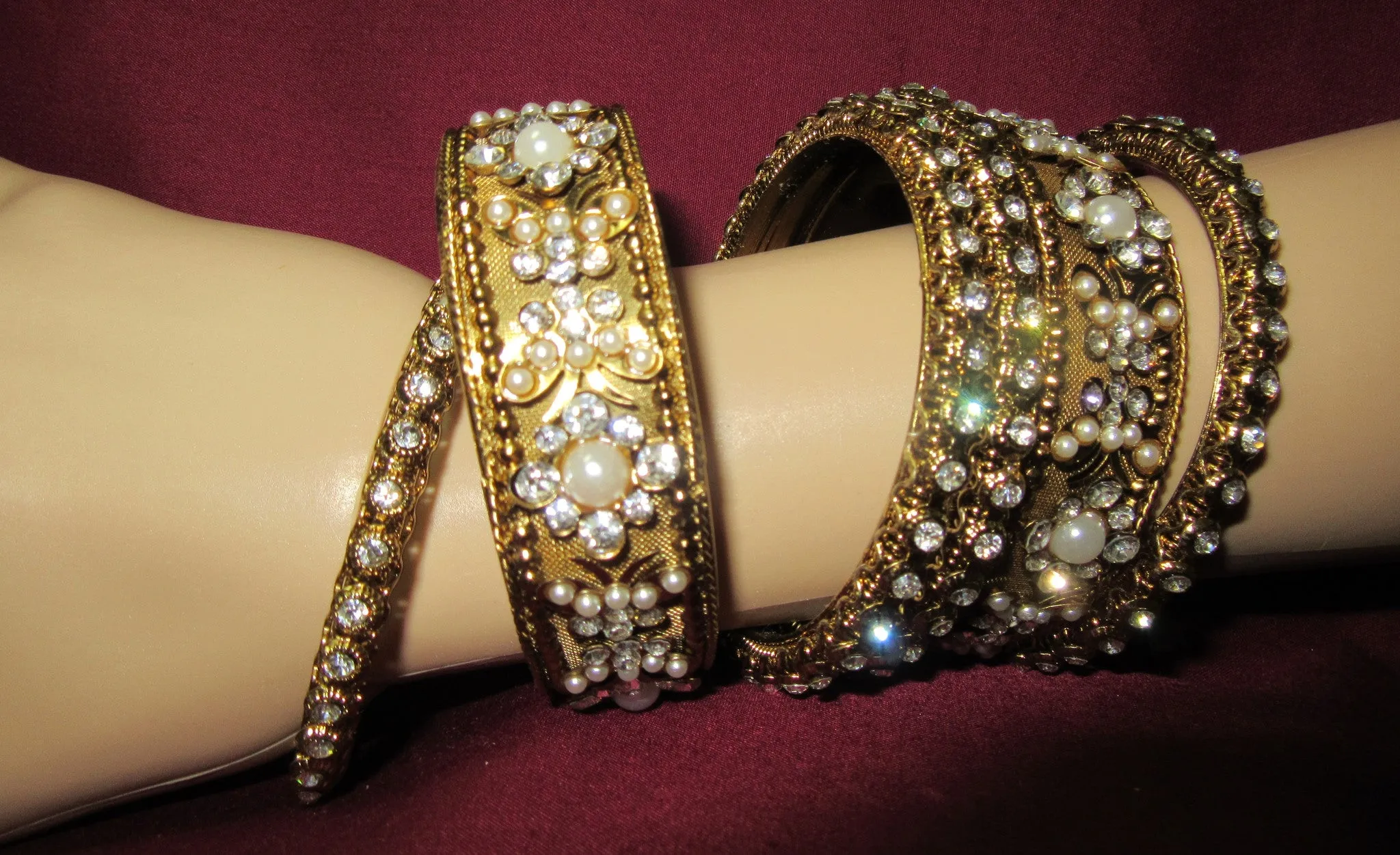 Bangles 7295 Golden Bangles 6 Pieces Set Pearls Stones