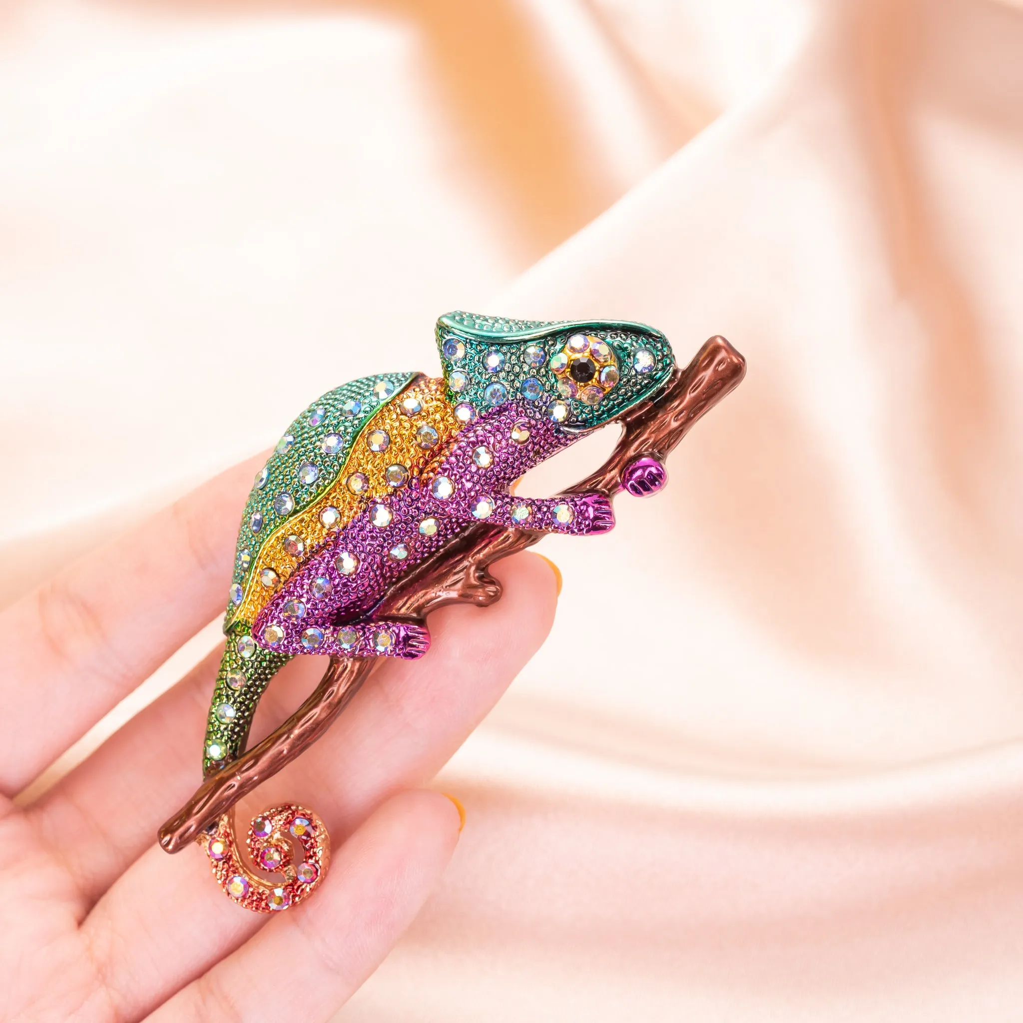 Chameleon Enameled Brooch Pin Jewelry with Crystal