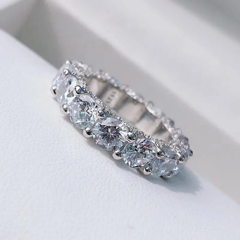 Classy Oval Cut Moissanite Diamonds Luxury Ring