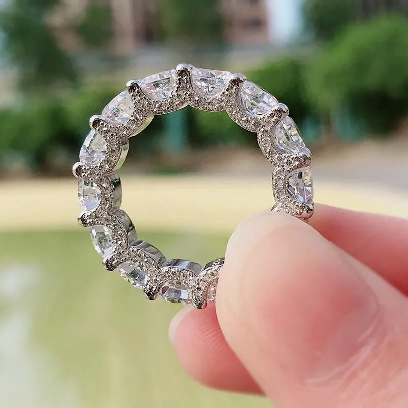 Classy Oval Cut Moissanite Diamonds Luxury Ring