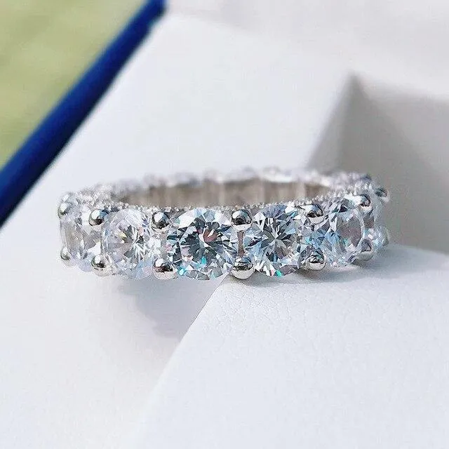 Classy Oval Cut Moissanite Diamonds Luxury Ring