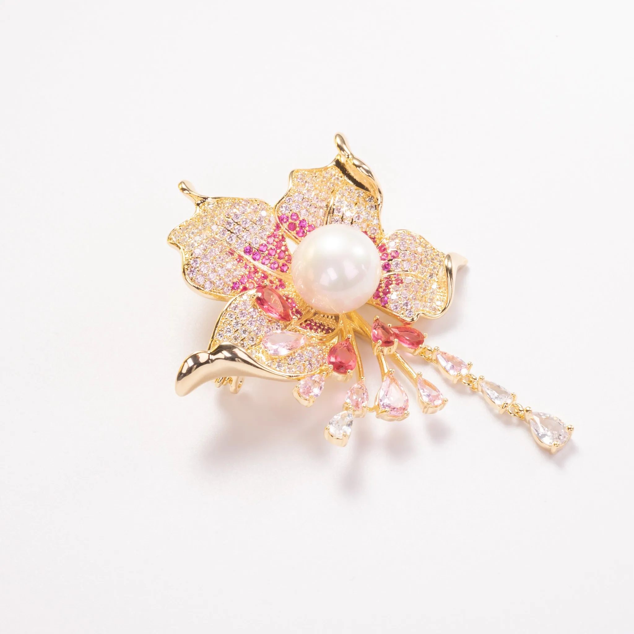 Flower Fresh Water Pearl Brooch Pin Jewelry with CZ in Yellow Gold Over Brass