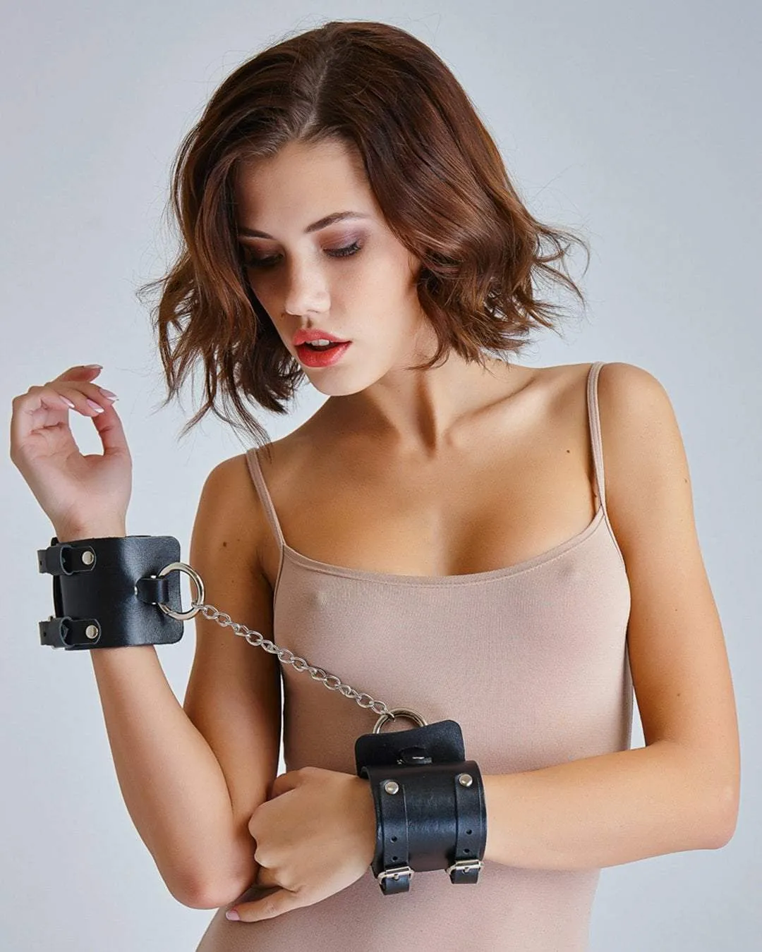 Leather handcuffs v.2