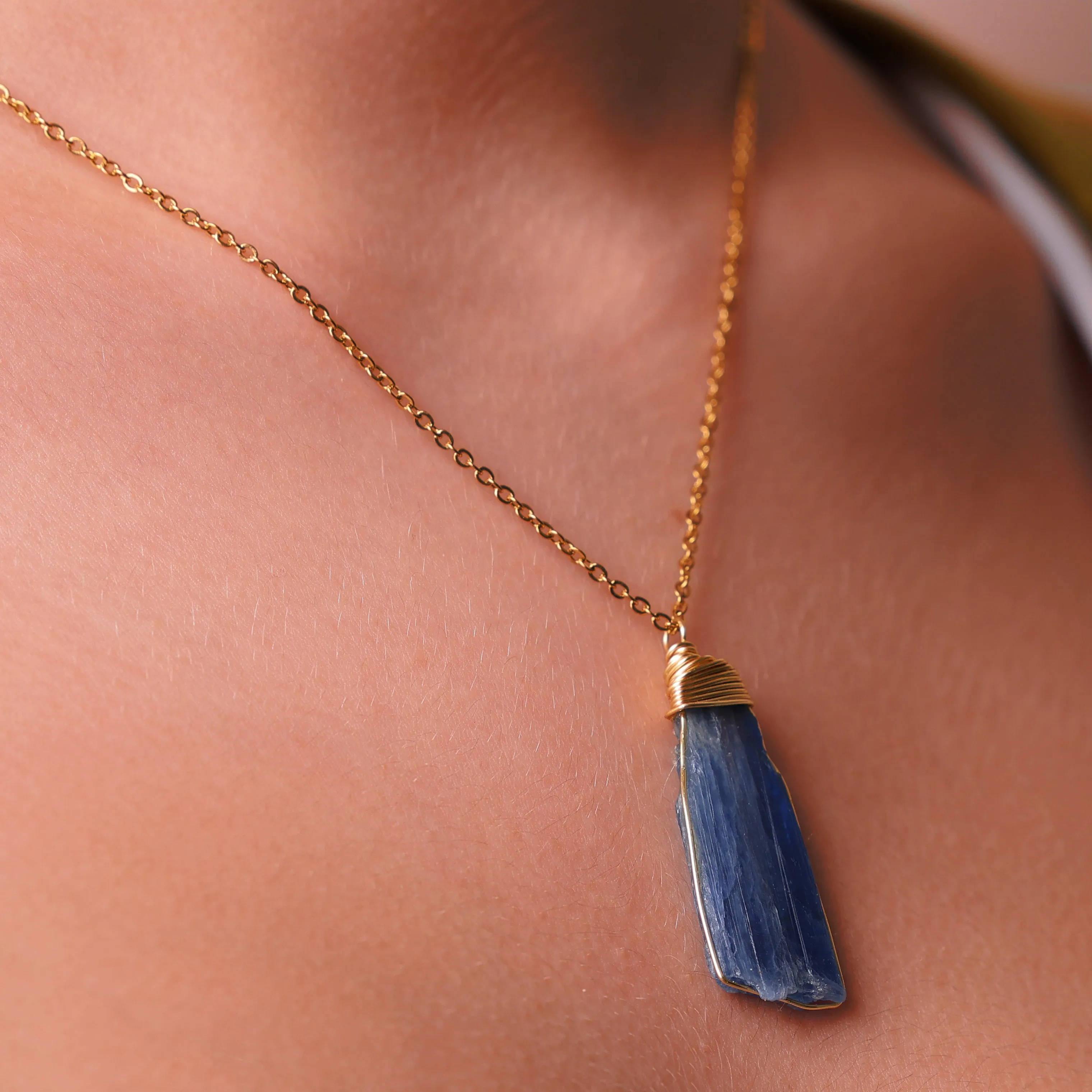 Necklace Cage Natural Stones