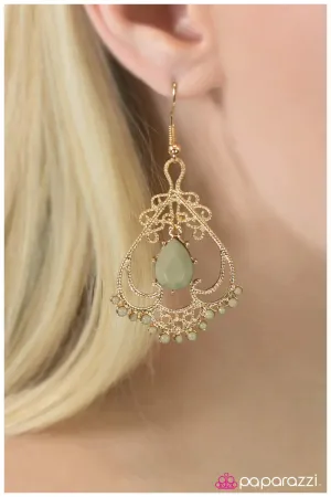 Paparazzi Earring ~ Queen Of Spades - Green