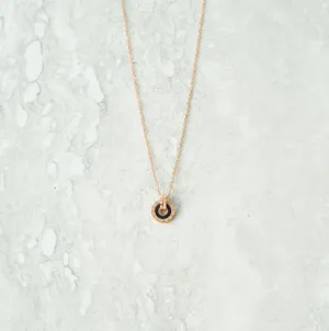 Timeless gold necklace